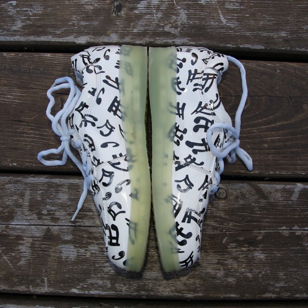 Musical Notes LED Light-Up Shoes - Youth Size 3/4 - Picture 8 of 8